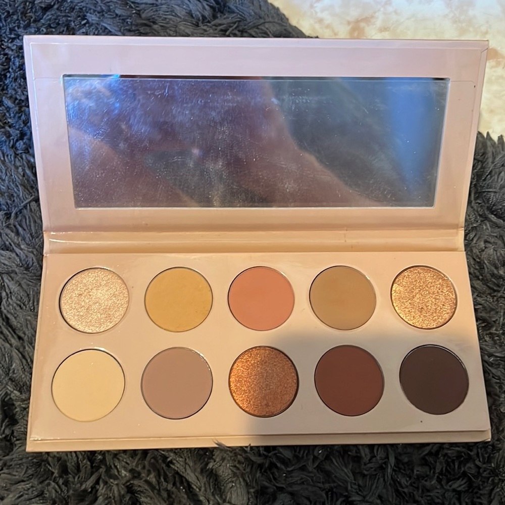 KKW BRAUTY eyeshadow palette classic…